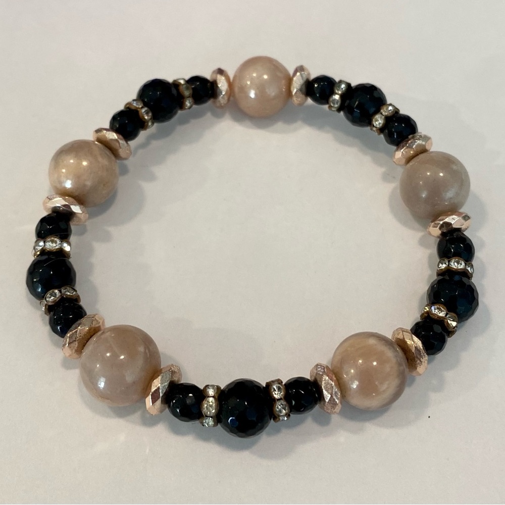 Elegant Beaded Bracelet in Black onyx and Cream Moonstone